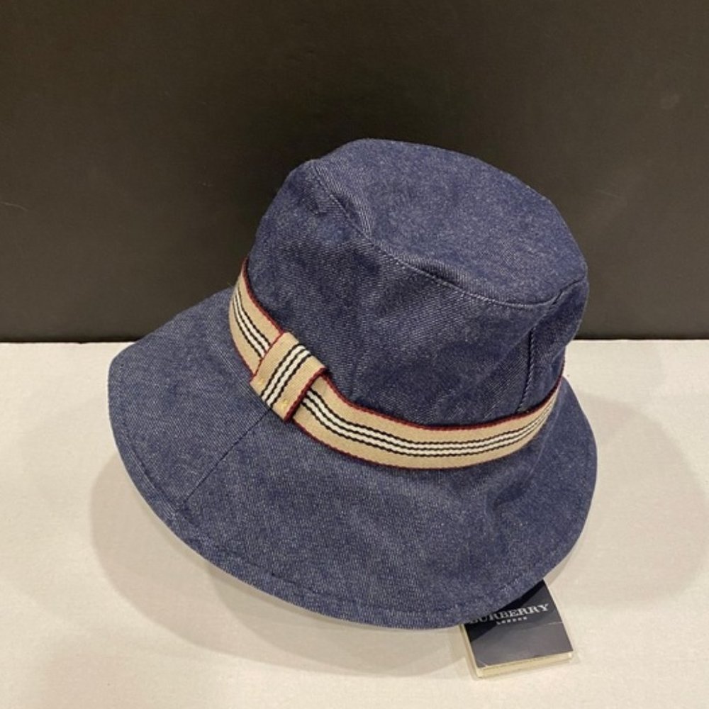 Authentic Burberry London Nova Check Denim Navy Blue Bucket Hat Size M NEW